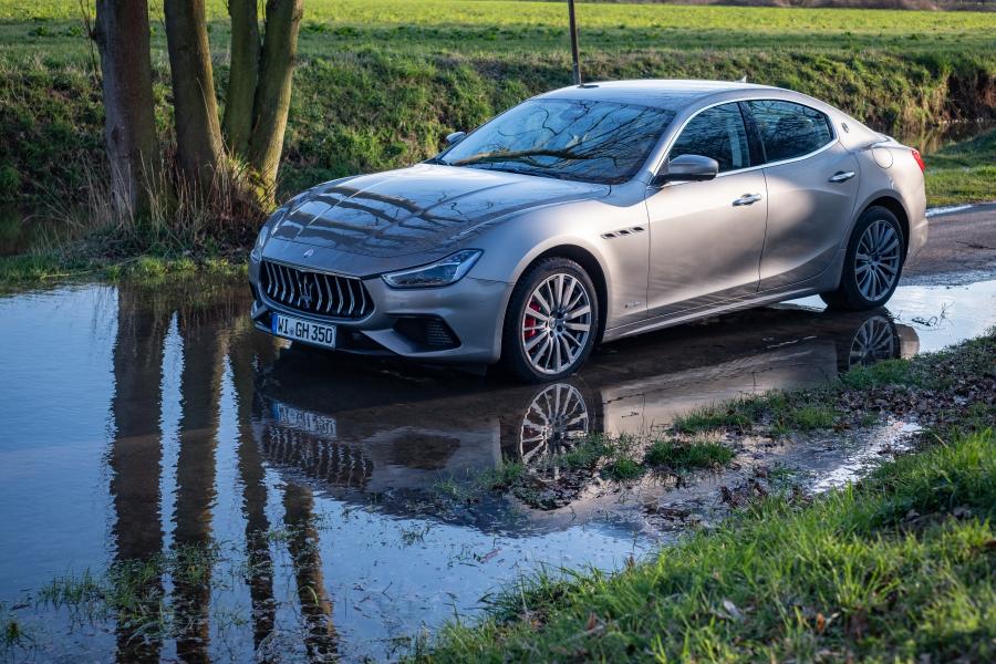  Maserati Ghibli GranSport 2017 года  (фото 7 из 18)